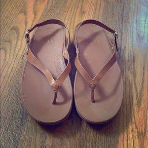 FitFlop Flip Leather Sandals in Caramel - size 7